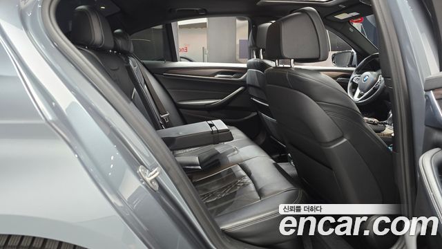 BMW 5-Series 2017 — photo 17