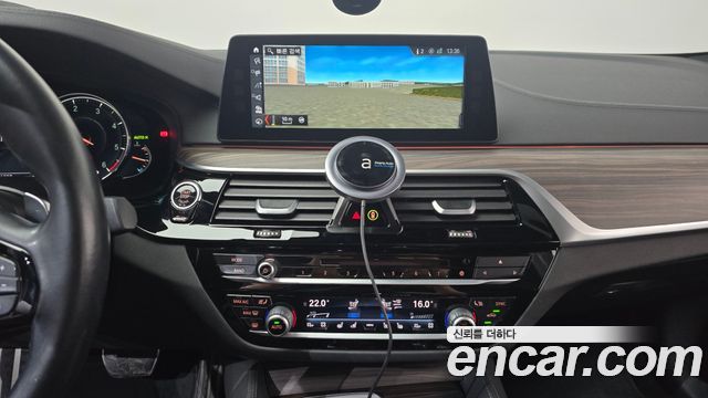 BMW 5-Series 2017 — photo 19