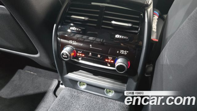 BMW 5-Series 2017 — photo 24