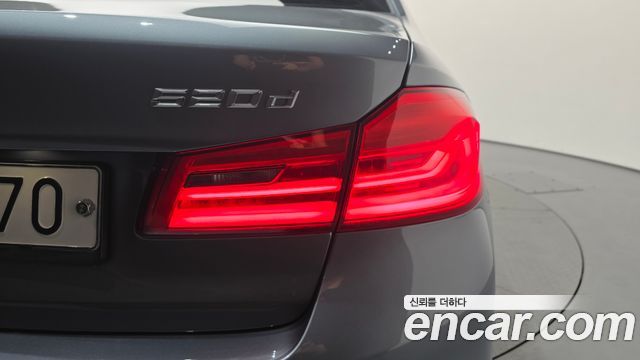 BMW 5-Series 2017 — photo 9