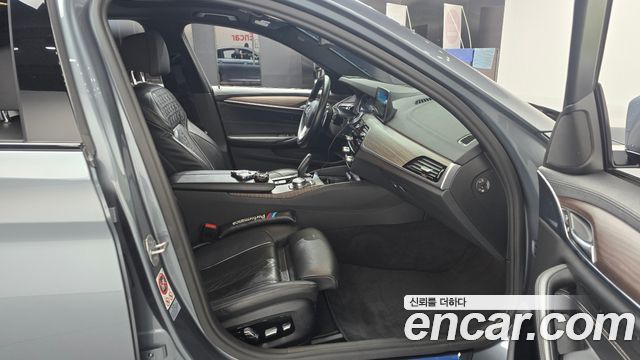 BMW 5-Series 2017 — photo 16