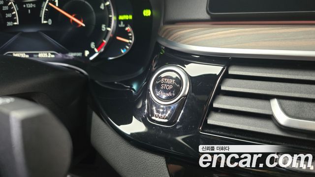 BMW 5-Series 2017 — photo 27