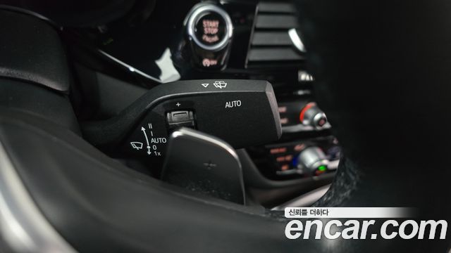 BMW 5-Series 2017 — photo 28