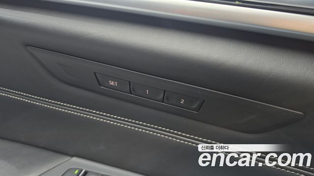 BMW 5-Series 2017 — photo 33