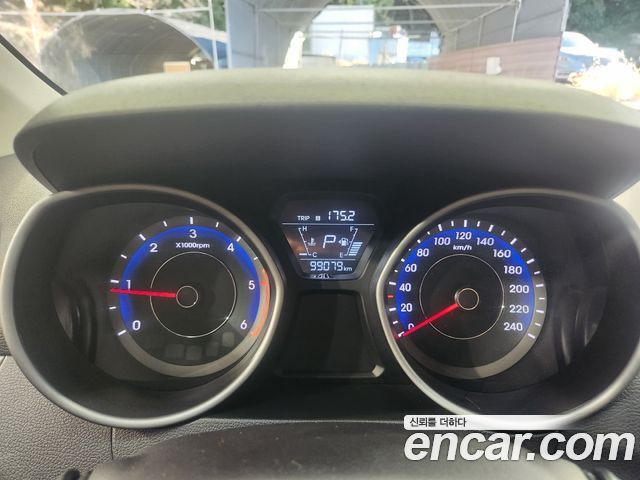 Hyundai AVANTE 2014 — photo 9