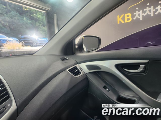 Hyundai AVANTE 2014 — photo 11