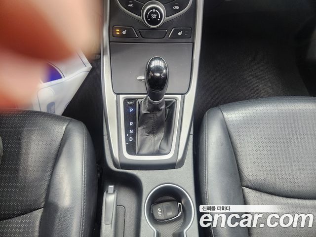 Hyundai AVANTE 2014 — photo 12