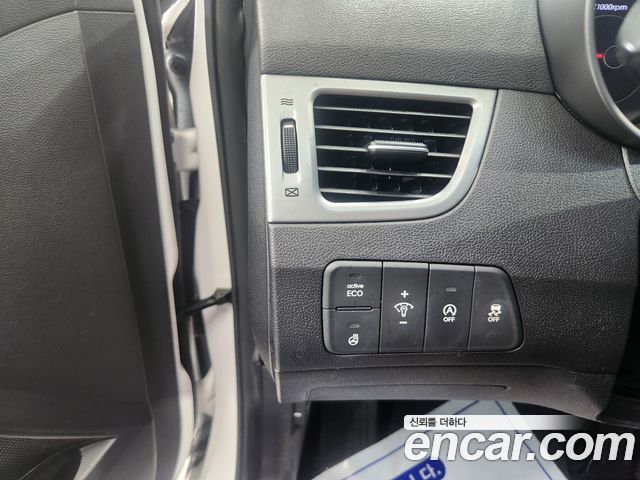 Hyundai AVANTE 2014 — photo 13