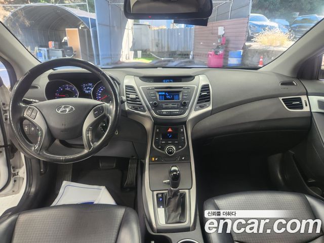 Hyundai AVANTE 2014 — photo 15