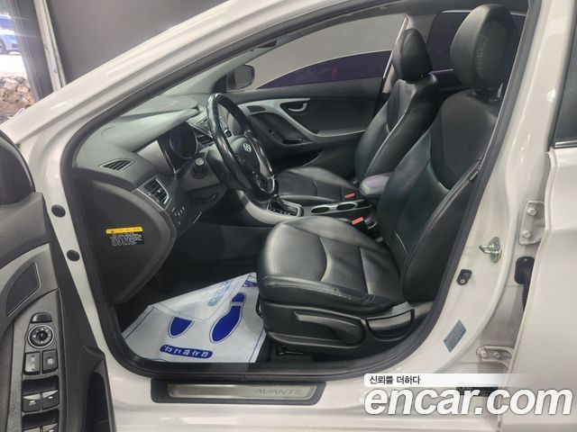 Hyundai AVANTE 2014 — photo 17