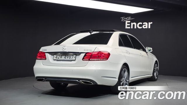 Mercedes-Benz E-Class 2016 — photo 2