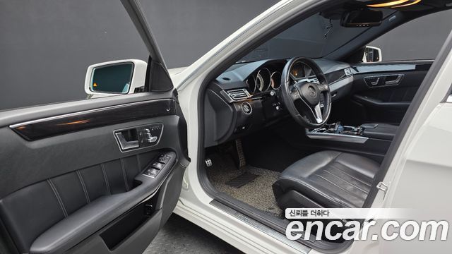 Mercedes-Benz E-Class 2016 — photo 10
