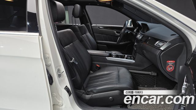 Mercedes-Benz E-Class 2016 — photo 11
