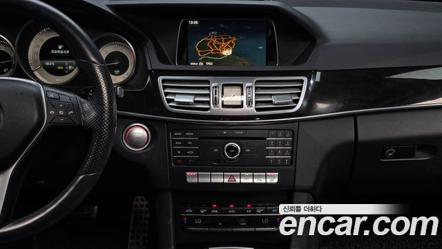 Mercedes-Benz E-Class 2016 — photo 14