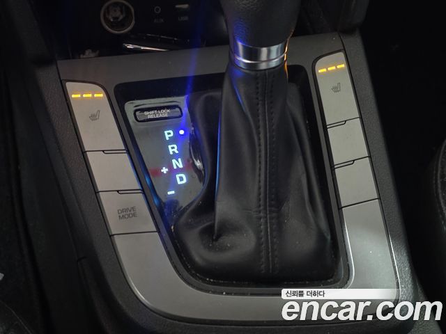 Hyundai AVANTE 2018 — photo 10