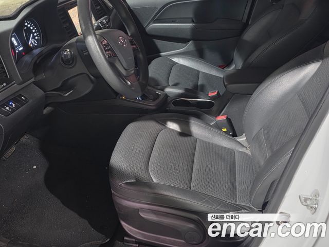 Hyundai AVANTE 2018 — photo 11