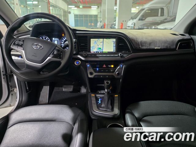 Hyundai AVANTE 2018 — photo 12