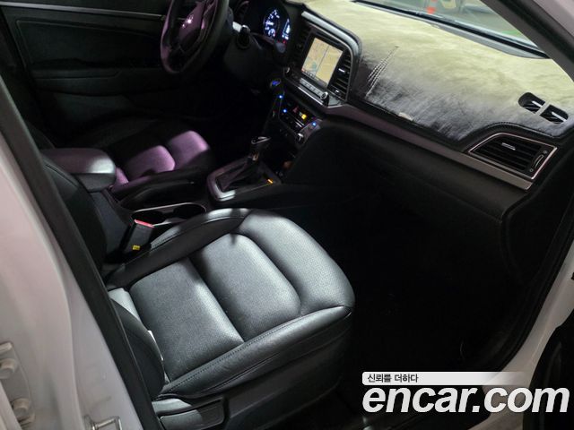 Hyundai AVANTE 2018 — photo 14