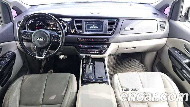 Kia Canival 2015 — photo 10