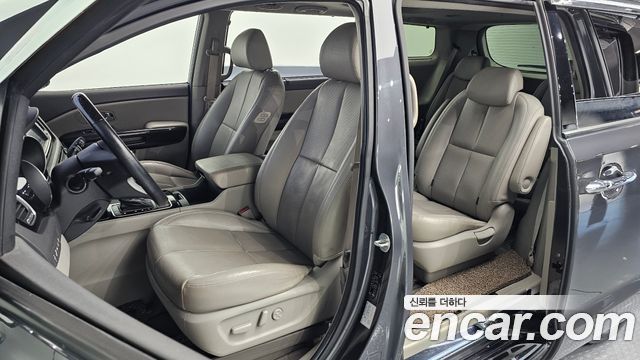 Kia Canival 2015 — photo 13