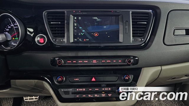 Kia Canival 2015 — photo 19