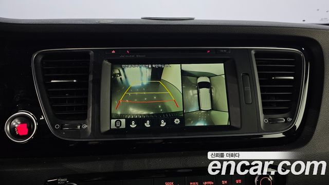 Kia Canival 2015 — photo 20