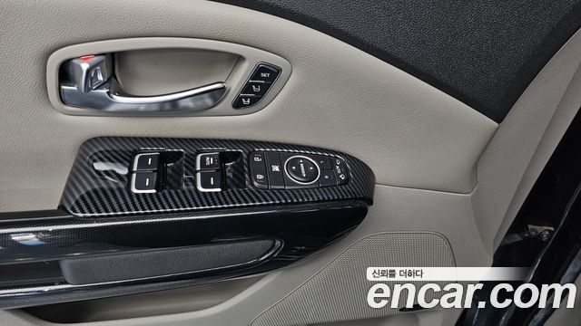 Kia Canival 2015 — photo 21