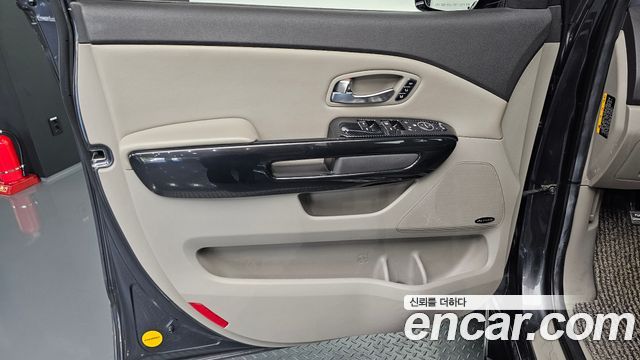 Kia Canival 2015 — photo 14