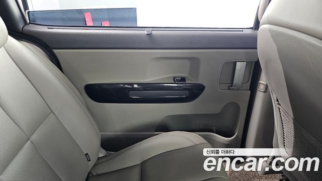 Kia Canival 2015 — photo 15