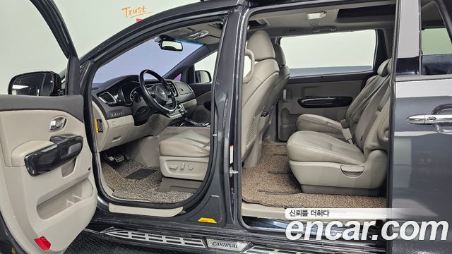Kia Canival 2015 — photo 27