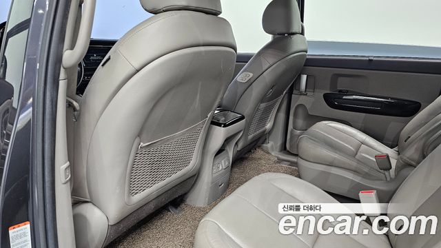 Kia Canival 2015 — photo 29