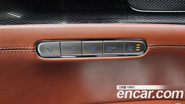 Genesis G90 2022 — photo 27