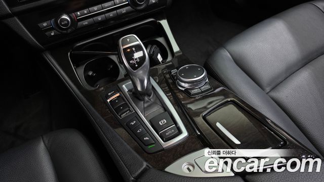 BMW 5-Series 2016 — photo 9