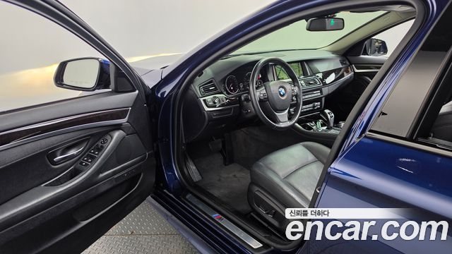 BMW 5-Series 2016 — photo 10