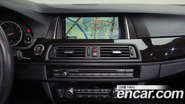 BMW 5-Series 2016 — photo 13