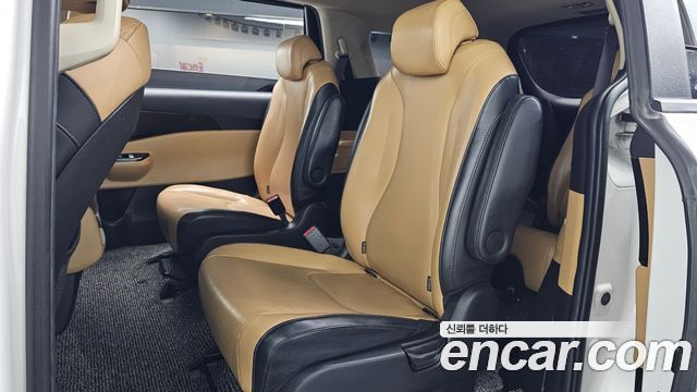 Kia Canival 2021 — photo 17