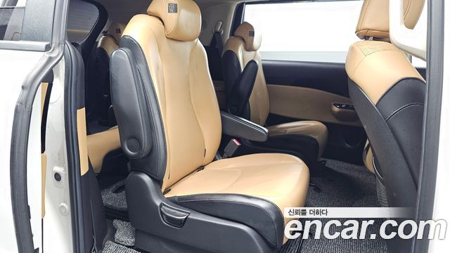 Kia Canival 2021 — photo 28