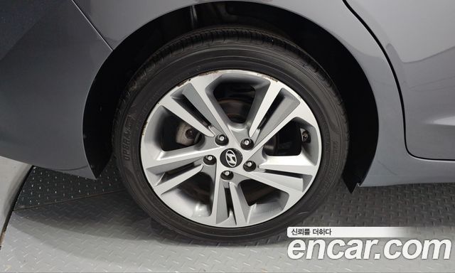 Hyundai AVANTE 2018 — photo 5