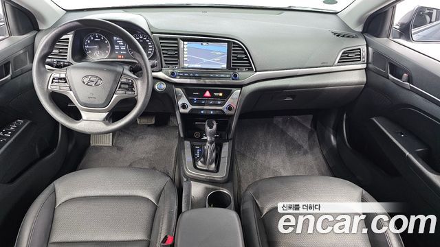 Hyundai AVANTE 2018 — photo 10