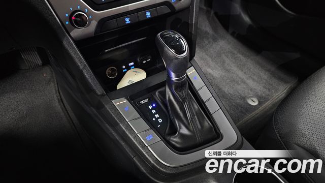 Hyundai AVANTE 2018 — photo 12