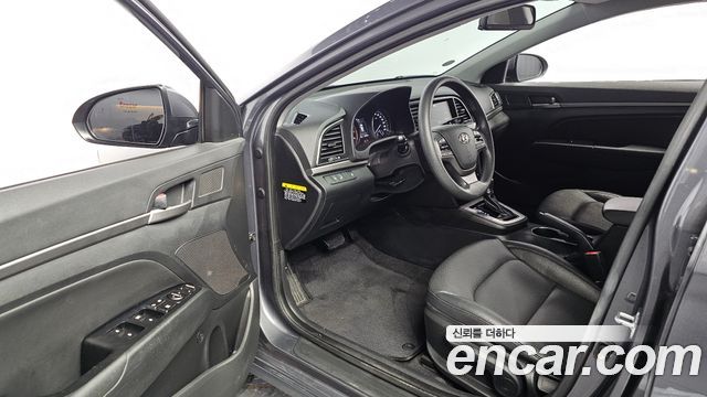 Hyundai AVANTE 2018 — photo 17