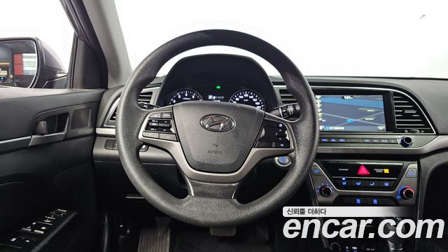 Hyundai AVANTE 2018 — photo 18