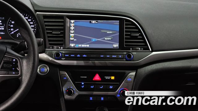 Hyundai AVANTE 2018 — photo 19
