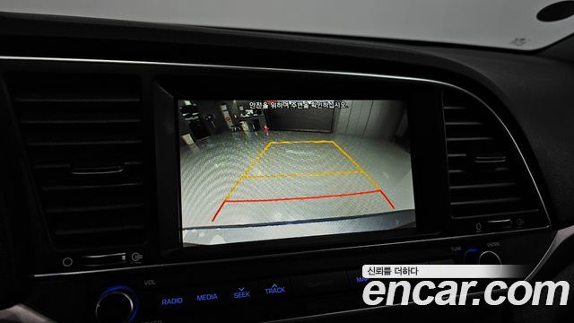 Hyundai AVANTE 2018 — photo 21
