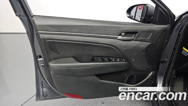 Hyundai AVANTE 2018 — photo 14