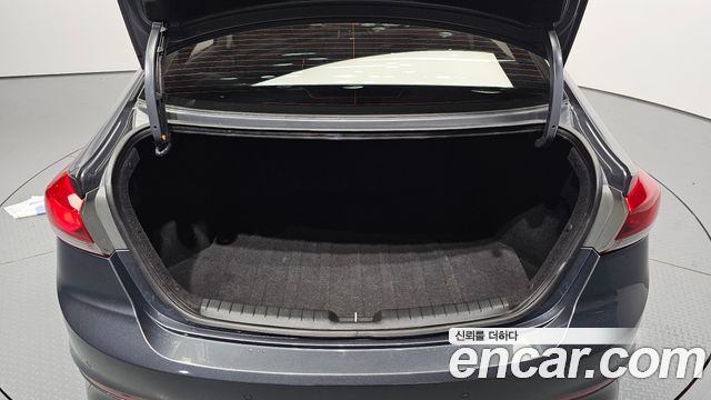 Hyundai AVANTE 2018 — photo 30