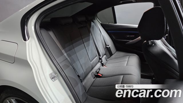 BMW 3-Series 2017 — photo 11