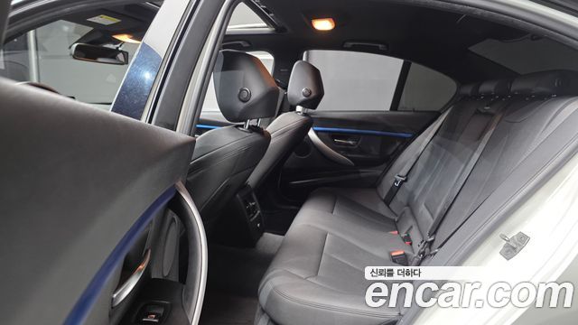 BMW 3-Series 2017 — photo 12
