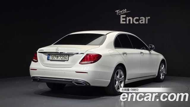 Mercedes-Benz E-Class 2017 — photo 2