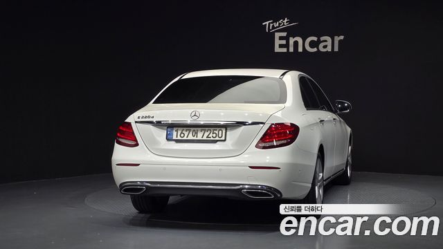 Mercedes-Benz E-Class 2017 — photo 4